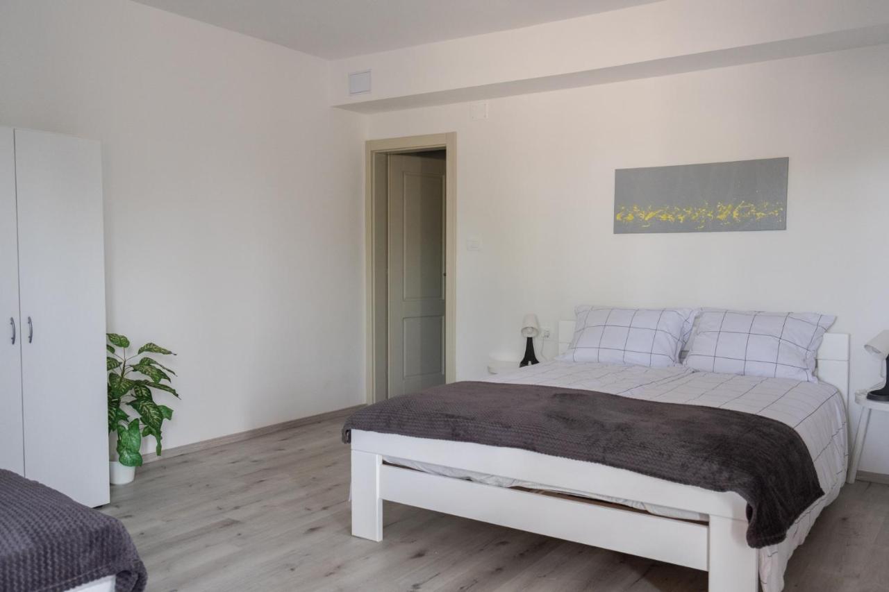 Apartma Oddih Dutovlje Exteriör bild